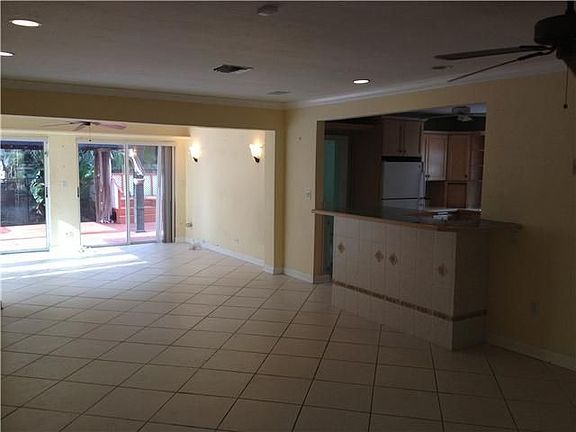 3rd image of 1648 NE 47th St