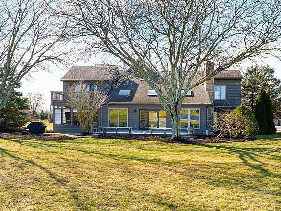 3rd image of 8358 Davington Dr