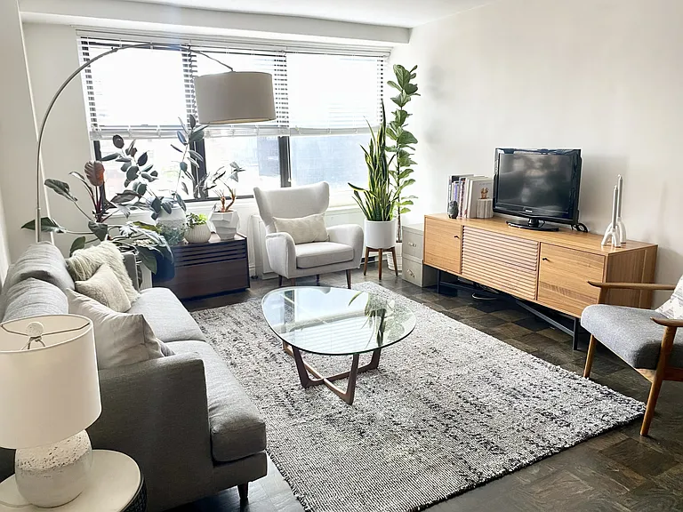 305 E 40th St #19B — Photo 3