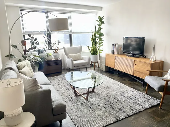 305 East 40th Street image 2 of 11