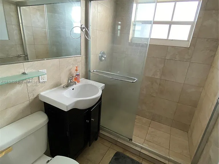 1607 Michigan Ave #7 — Photo 6