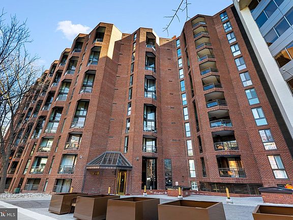 2nd image of 1099 22nd St NW APT 807