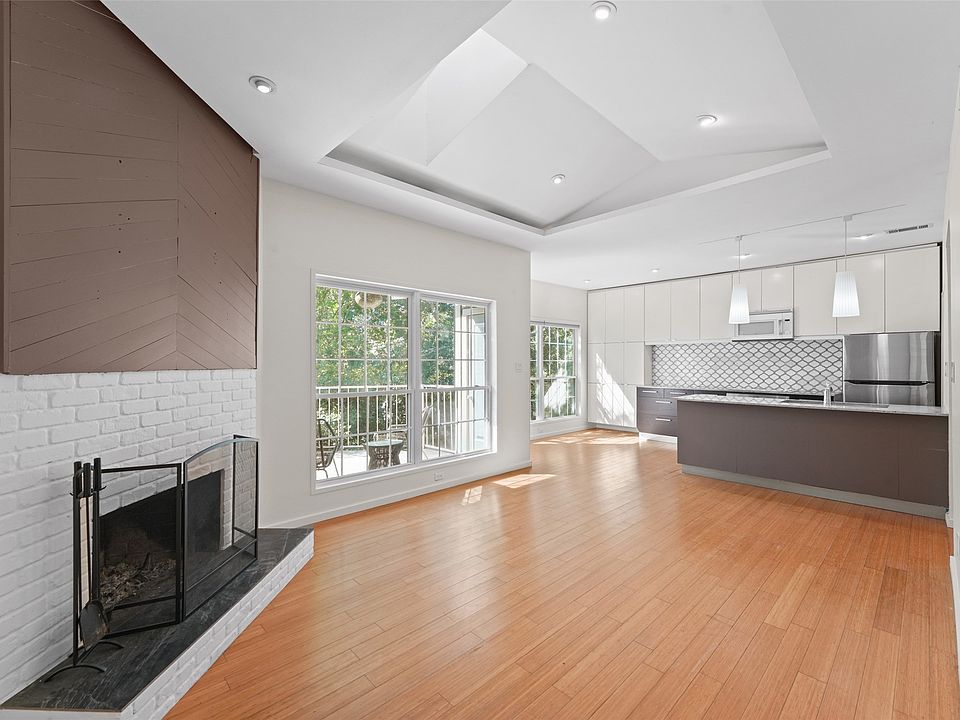 1st image of 7151 Gaston Ave APT 406