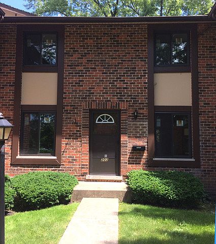 1st image of 1S203 Stratford Ln