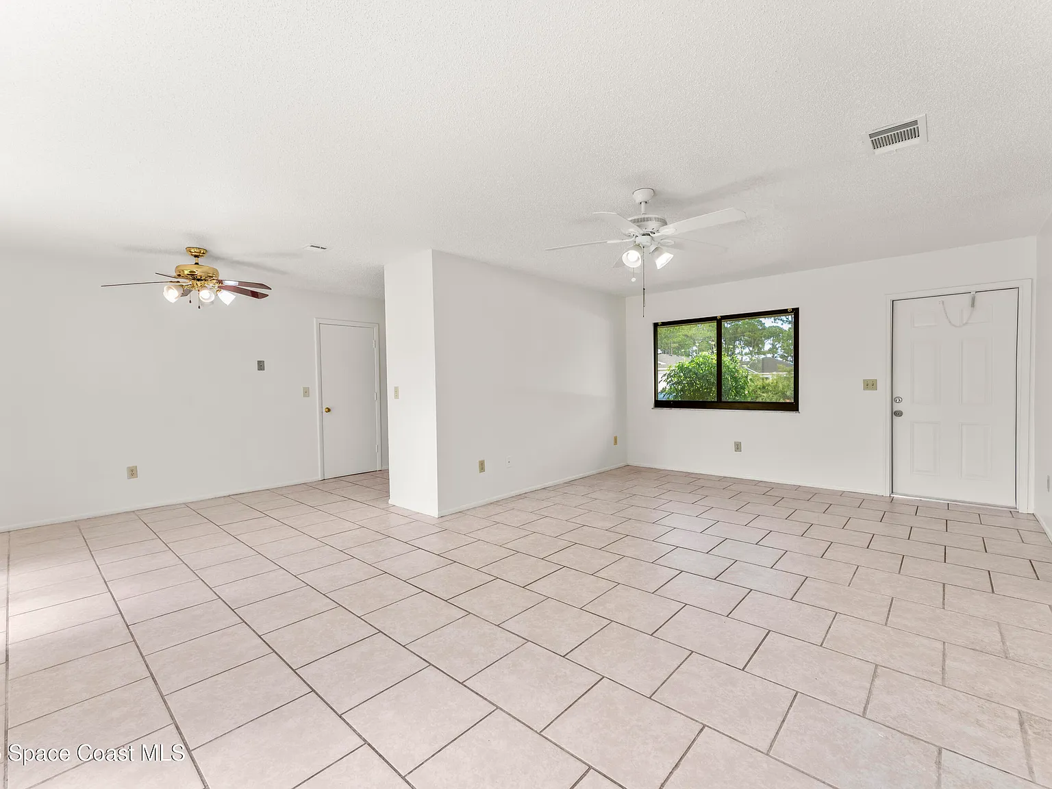 2 bed, 1.0 bath, 904 sqft, $1,350 — Photo 3