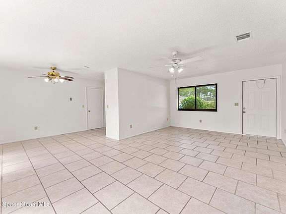 3rd image of 920 San Filippo Dr SE