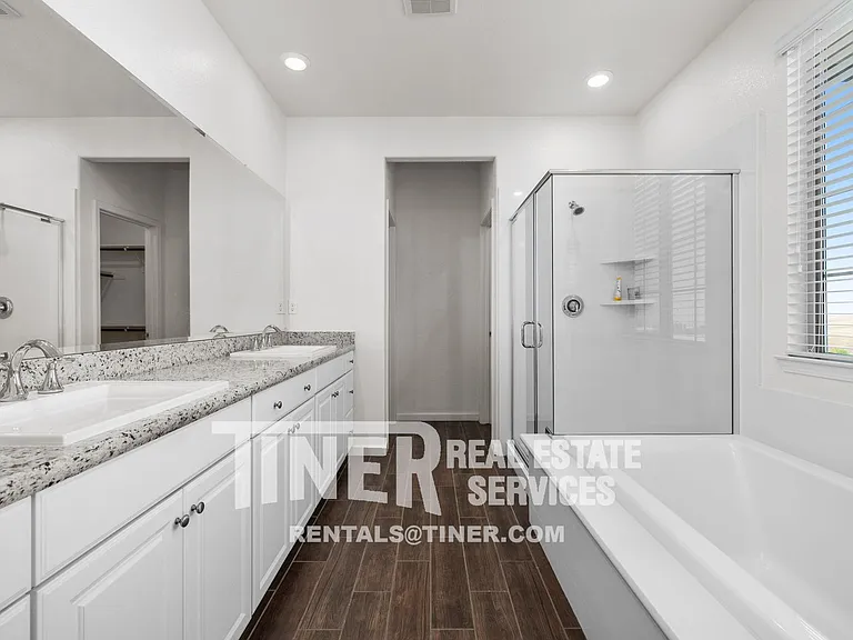 8082 Avanti Dr — Photo 41