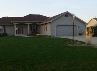 13770 W Prairie Ln, New Berlin, WI 53151