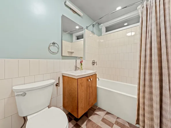 385 Grand Street L106 image 10 of 10