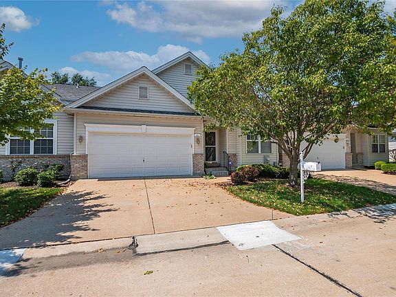 2nd image of 116 Worthington Cir #5