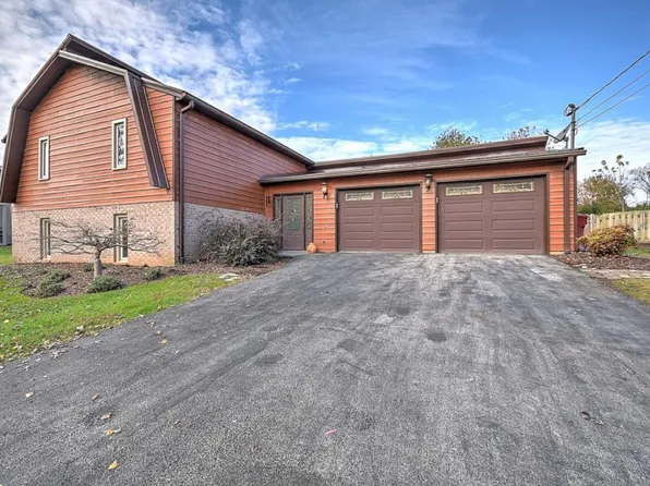 123 Tangency Dr, Johnson City, TN 37601