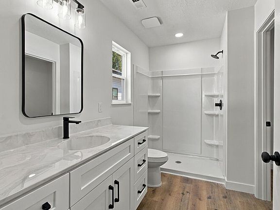 3rd image of 30 Warren St