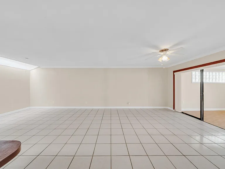 221 NW 43rd Pl — Photo 27