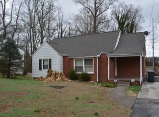 5620 Lake Shore Dr, Knoxville, TN 37920