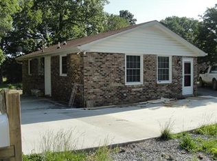 2 Greer Ct, Charlotte, TN 37036