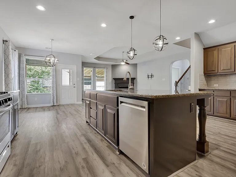 1513 Canary Ln — Photo 15