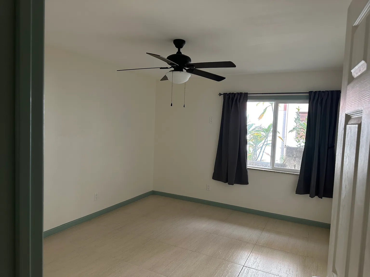 3 bed, 1300 sqft, $3,000 — Photo 2