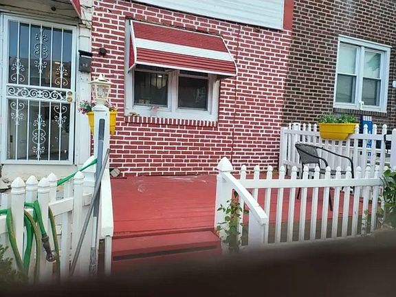 2nd image of 1308 Edgehill Rd