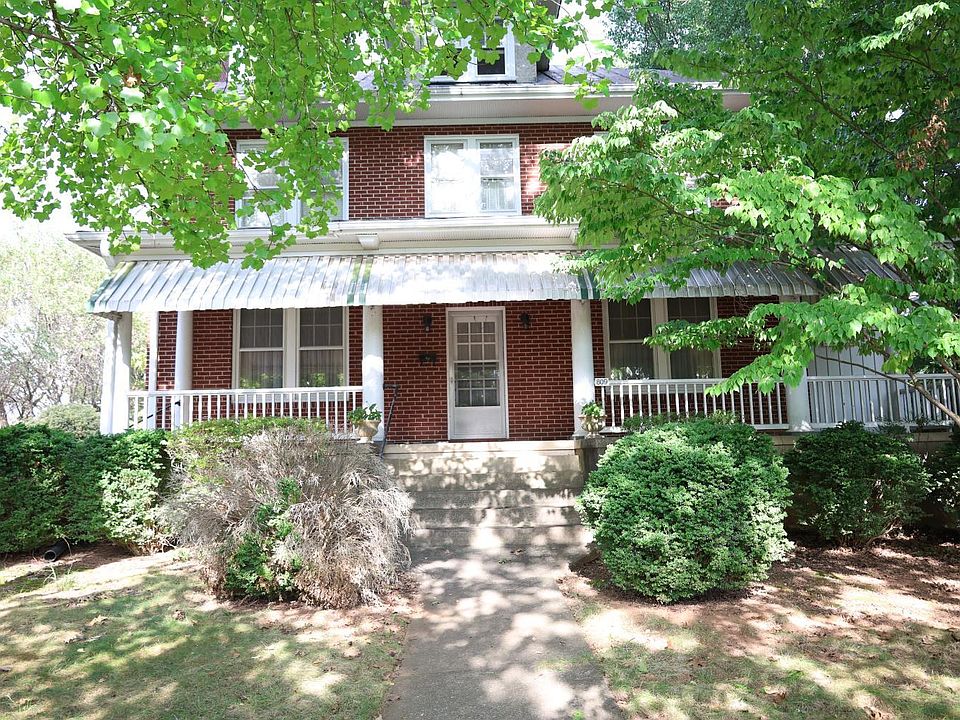 1st image of 809 Oak St
