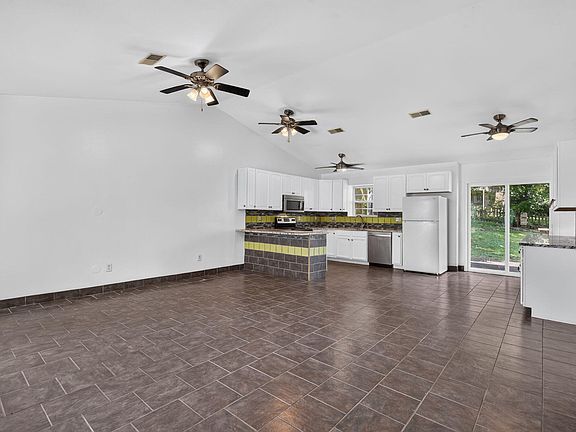 5th image of 307 Spring Meadow Parkway