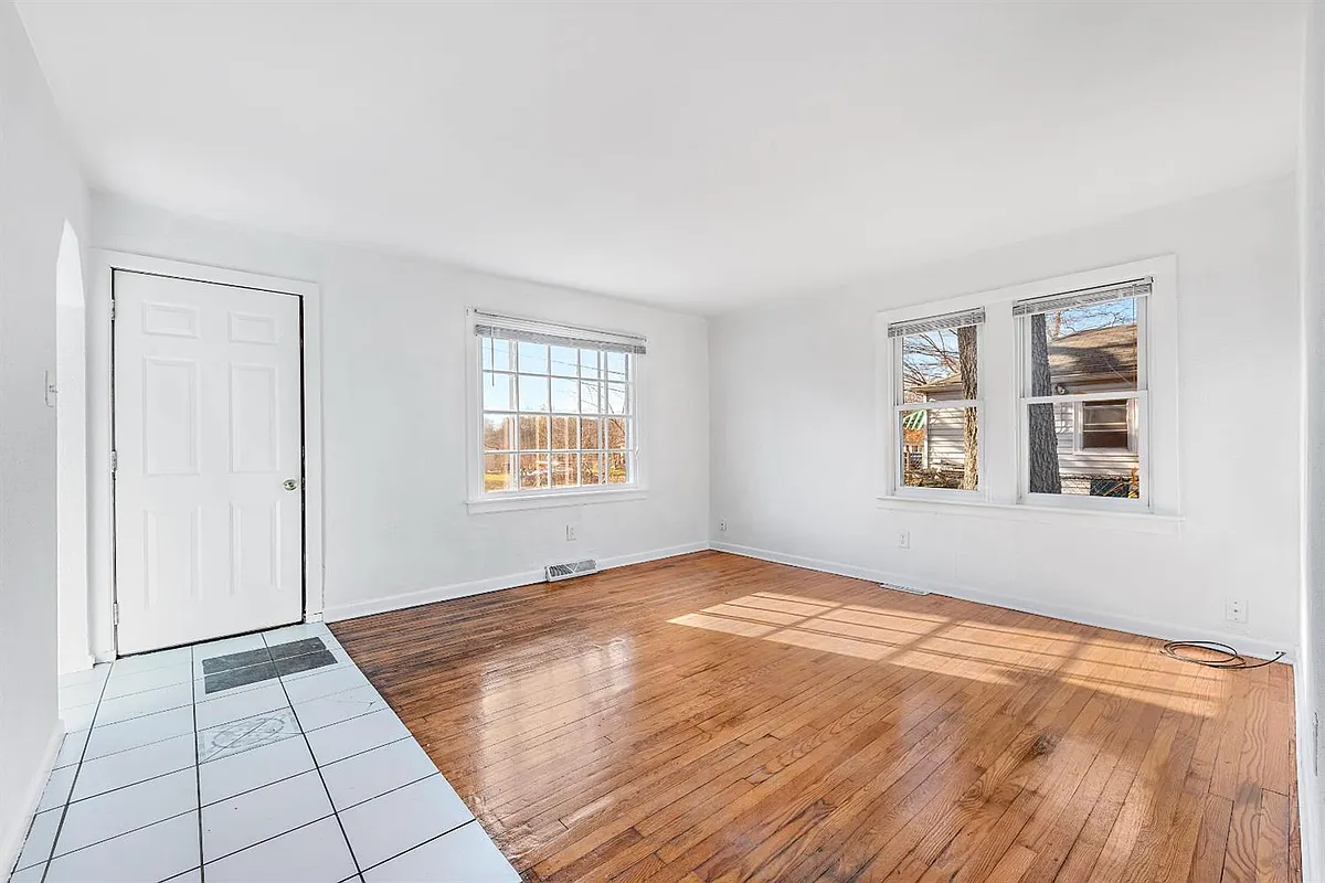 Building Photo - 4222 Park Ave