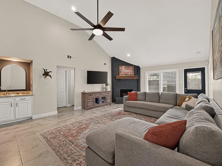 22939 Indian Ridge Dr — Photo 1