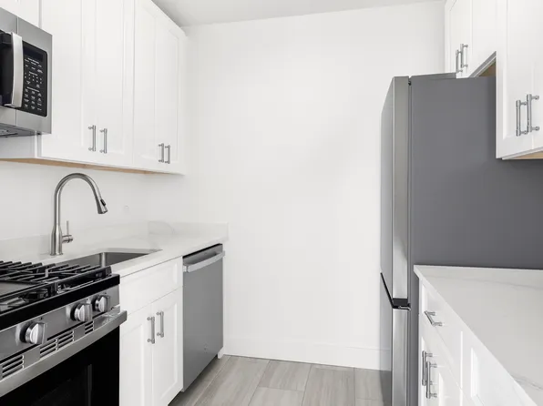 2 Fifth Avenue image 2 of 11