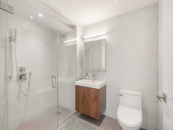 5th image of 3893 Waldo Ave #209