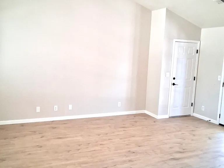 187 Washington St — Photo 10