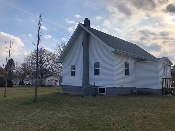 2nd image of 214 Mary St