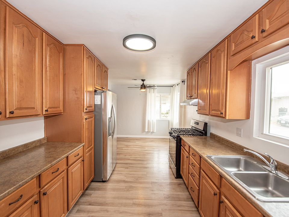 1st image of 1405 Skyline Dr
