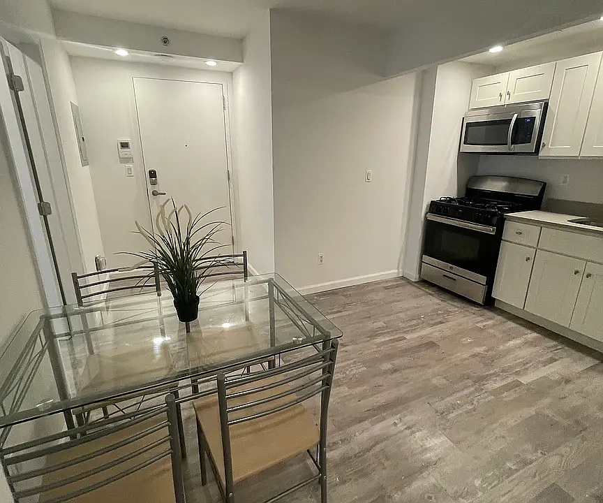 433 W 53rd St #4C