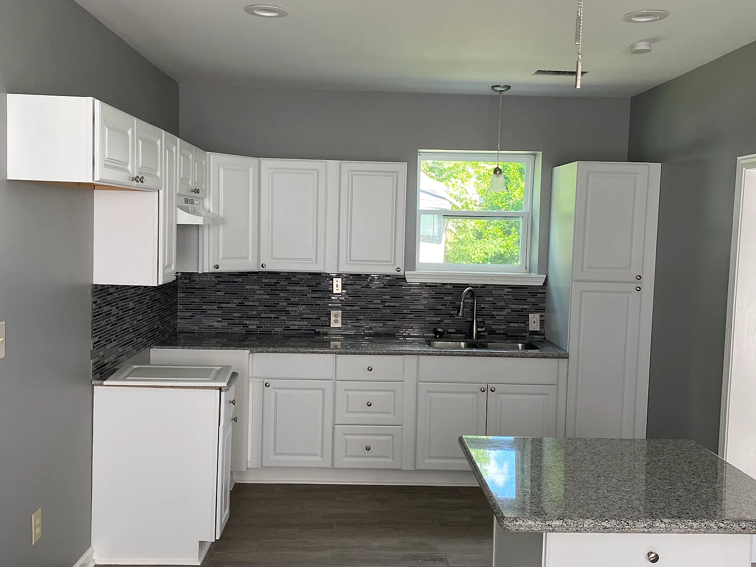 2 bed, 800 sqft, $1,000 — Photo 1