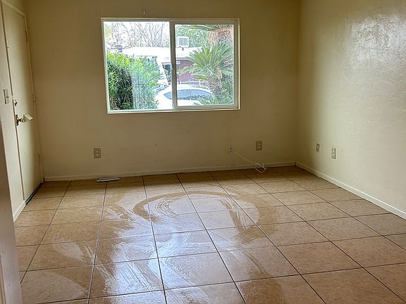 3rd image of 932 Oxford St #2