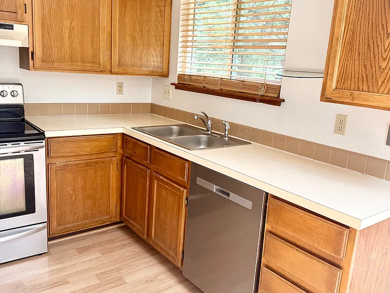 941 Gilgalad Way — Photo 6
