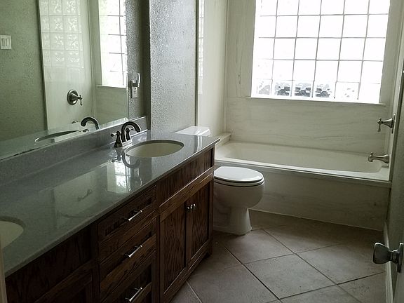 5th image of 2525 19th Ave N