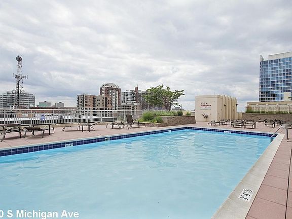 4th image of 1400 S Michigan Ave APT 724