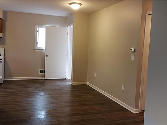 3rd image of 26639 Groveland St