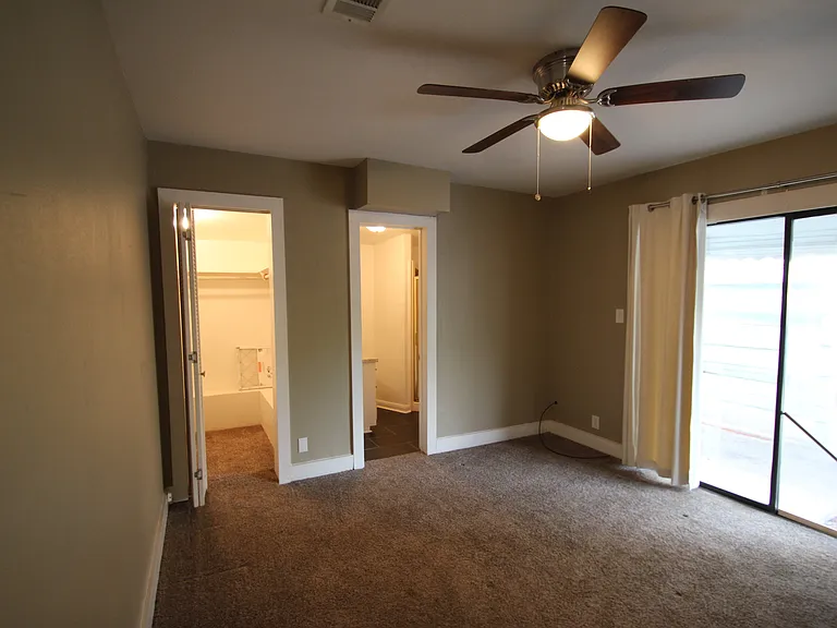 1415 W Crawford St — Photo 17
