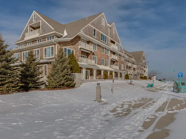 4 Gaslight Dr #305, Racine, WI 53403