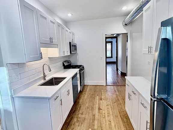 3rd image of 4400-02 N Seeley Ave #4400-1S