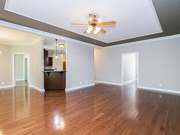 2nd image of 279 Bellshire Dr