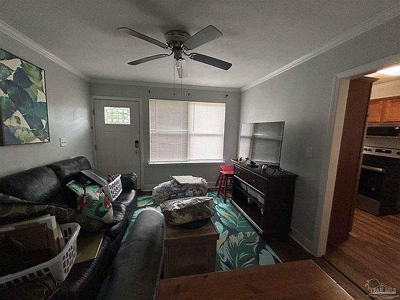 4th image of 805 Grandview St