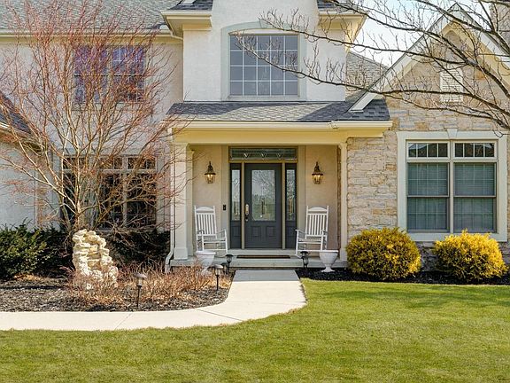 2nd image of 6860 Ballantrae Pl