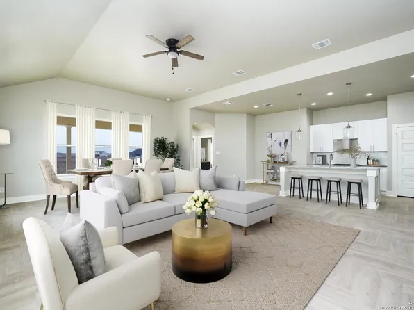 238 Colonial Ln, La Vernia, TX 78121