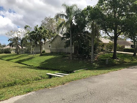 2nd image of 2691 Diane Ave SE
