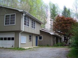 30 Groundhog Mountain Rd, Whittier, NC 28789