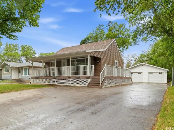 166 Halifax STREET N, Regina, SK S4R 0R5