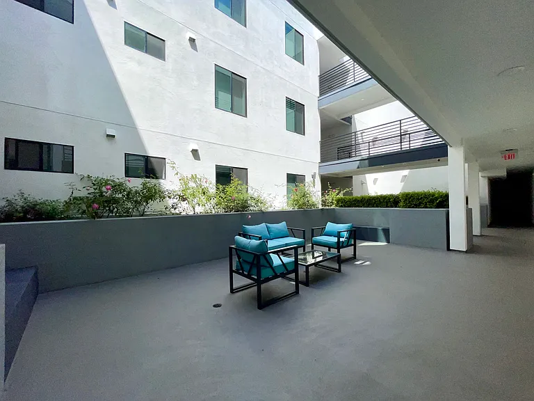 14612 Calvert St #202 — Photo 25