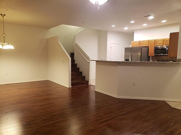 4th image of 601 Menual Blvd NE #4402